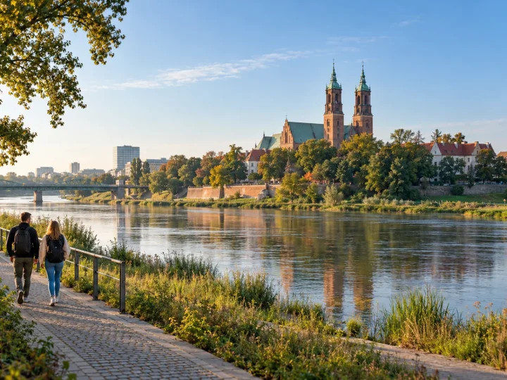 Poznański Ostrów Tumski widziany od strony Warty